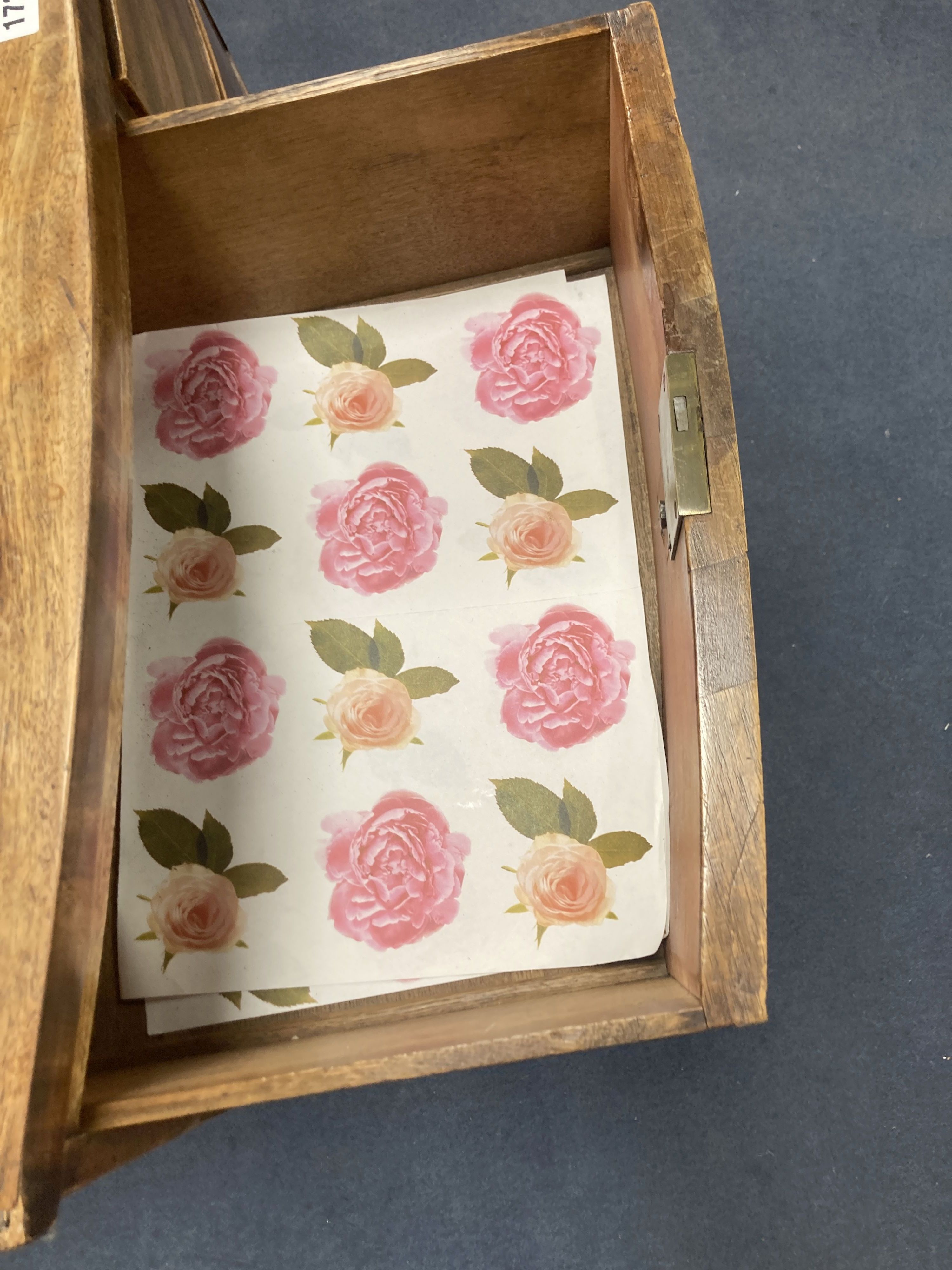 A Regency mahogany bow fronted chest of drawers, width 90cm, depth 50cm, height 90cm